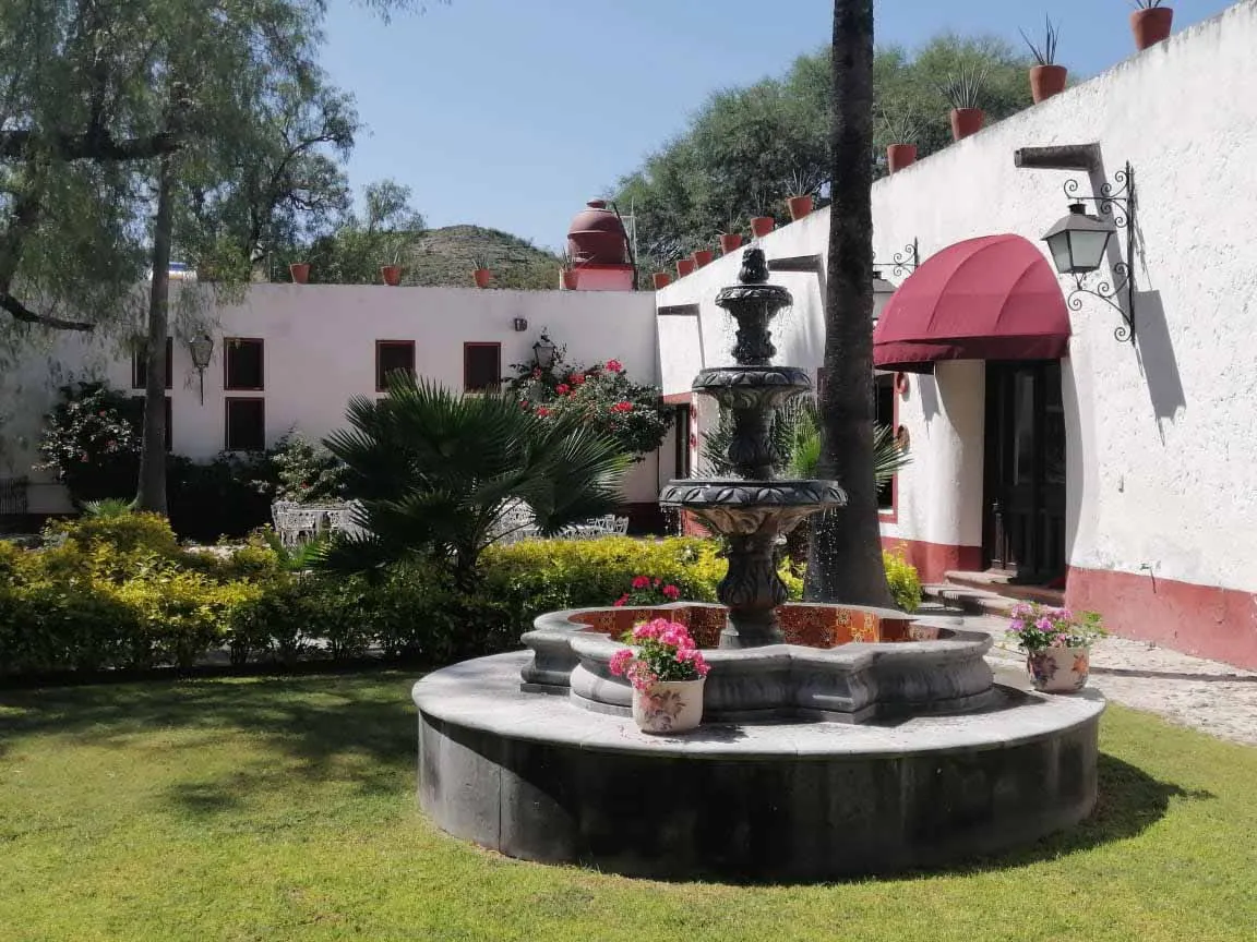 Hacienda Real — Patio interior